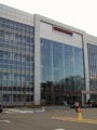 NICTの本部建物にある大型デジタル時計